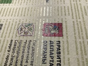 Глянцевый УФ лак на фактурной бумаге