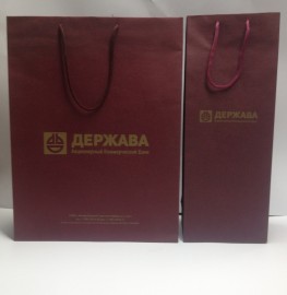 Печать на бумажных пакетах логотипа